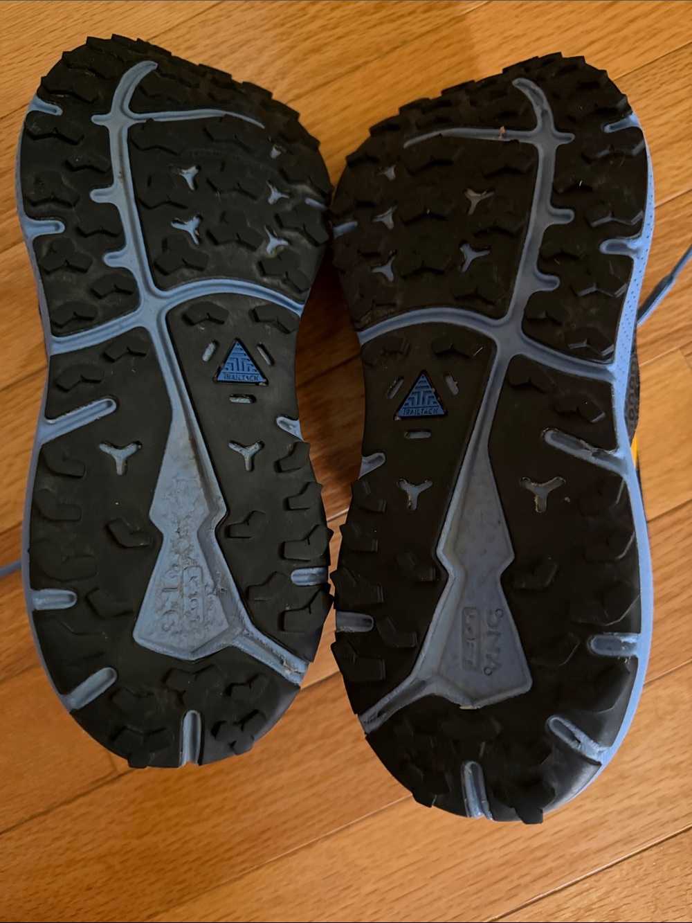 Brooks Divide 3 Black, Blue & Yellow Women's Athletic Running Shoes - Picture 4 of 7